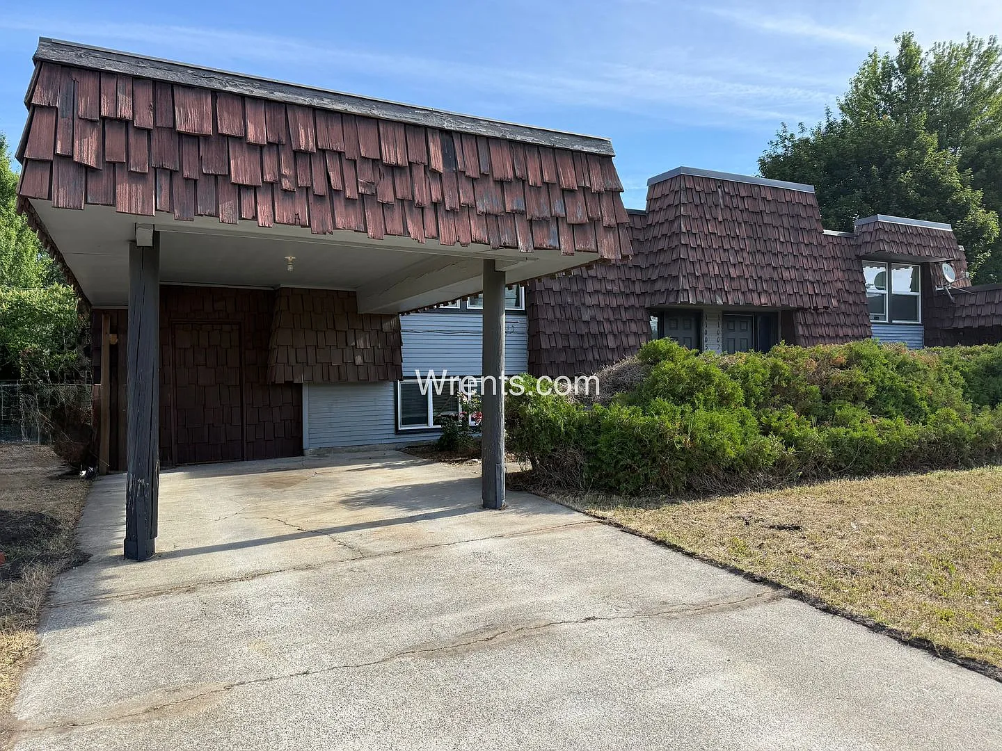11005-11007 E 32nd Ave — Photo 3