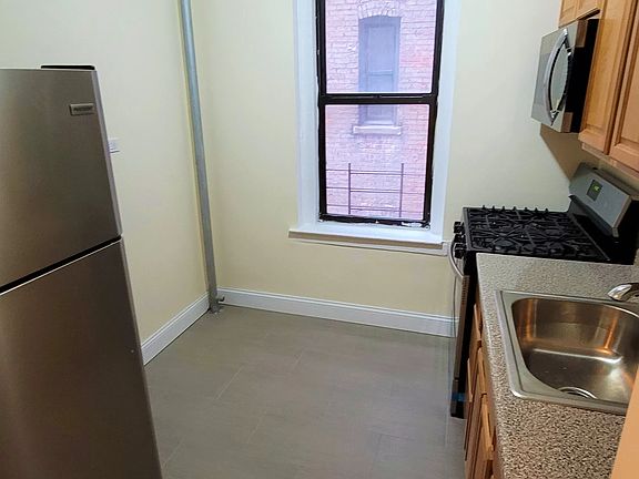 2nd image of 2199 Holland Ave APT 1C