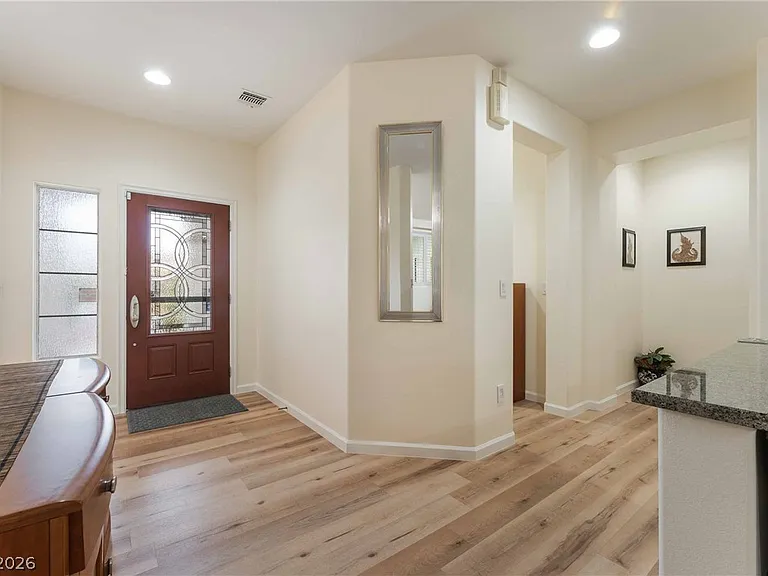 2565 Leighton Ave — Photo 6