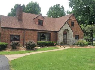 2 Hillcrest Dr, Fairview Heights, IL 62208