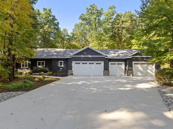 11205 Discovery Woods Dr, Greenville, MI 48838