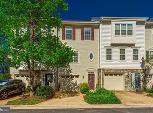 105 Meadows Ln, Alexandria, VA 22304