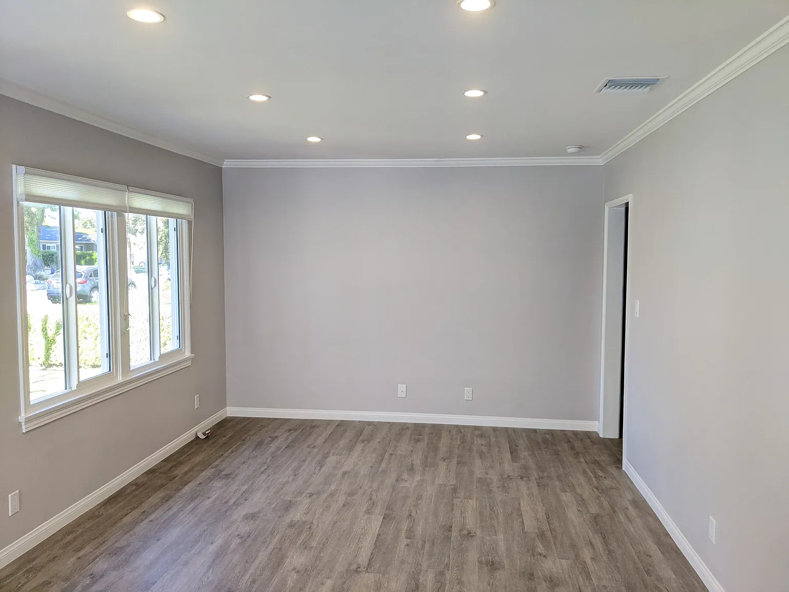 3 bed, 988 sqft, $4,400 — Photo 4