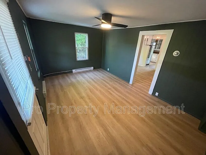 2 bed, 1.0 bath, $1,895 — Photo 3
