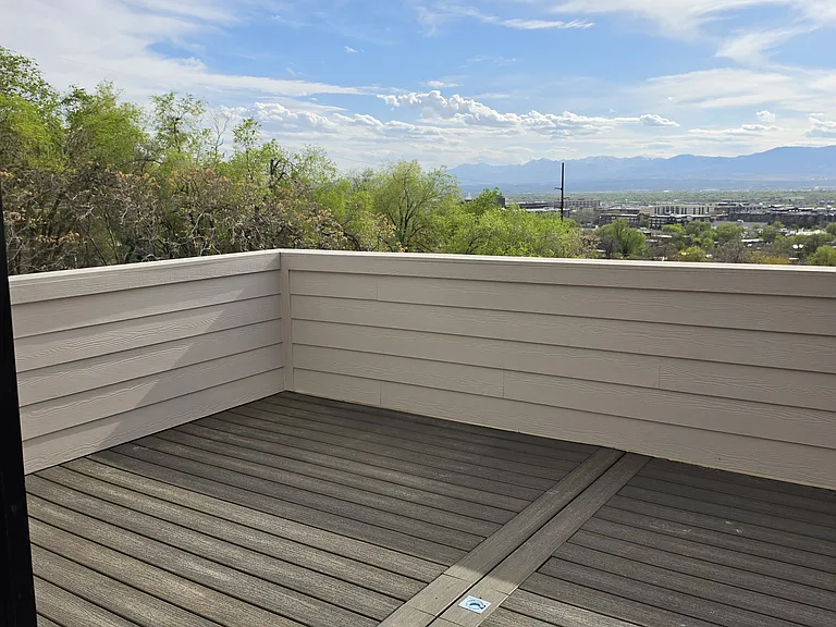 607 N Darwin St — Photo 3