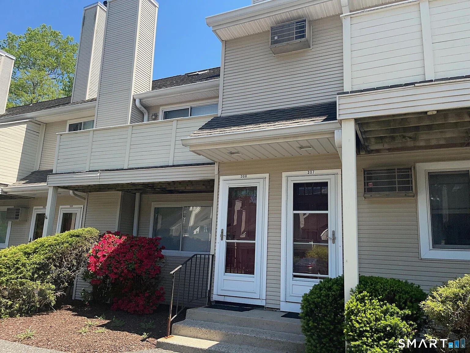 1 bed, 1.0 bath, 840 sqft, $1,950 — Photo 2