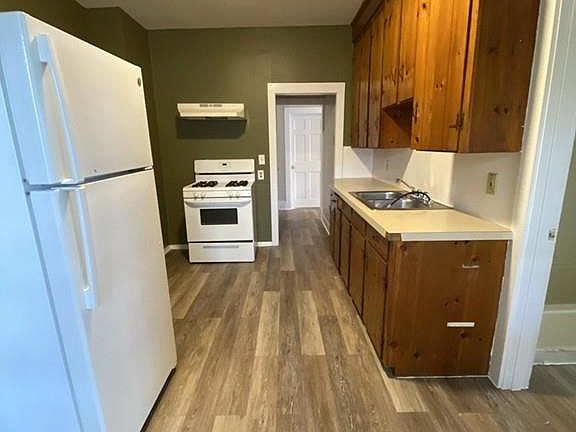 3rd image of 16 Blaine Ave #1L