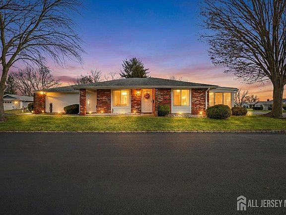 2nd image of 205 Newport Rd #A