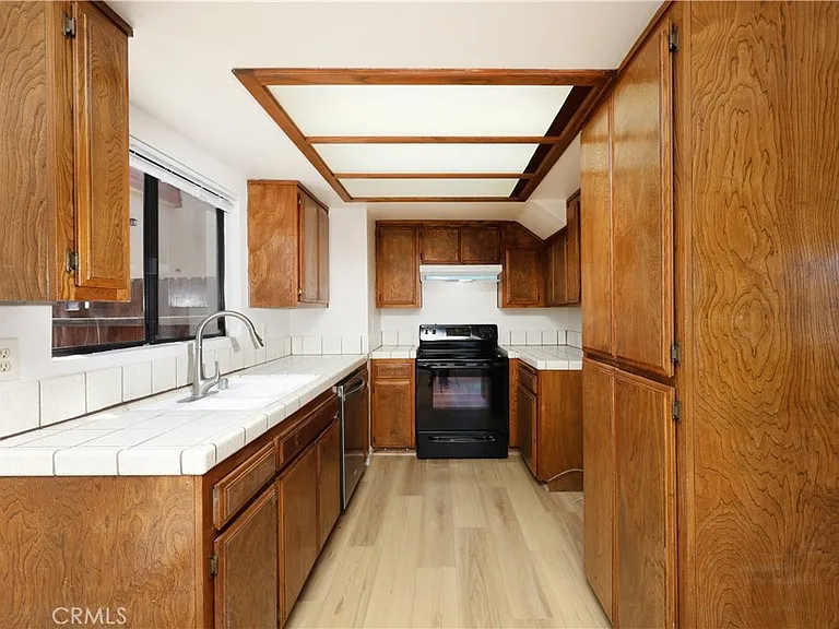 10355 La Reina Ave #A — Photo 7