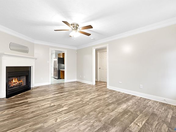 4th image of 734 Martin St SW