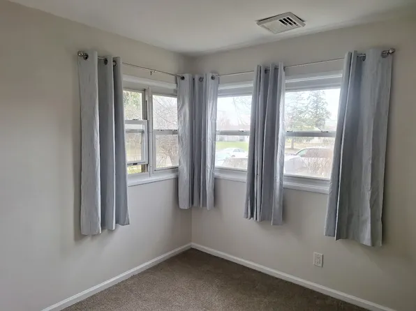 86 Kendall Rd, Kendall Park, NJ 08824