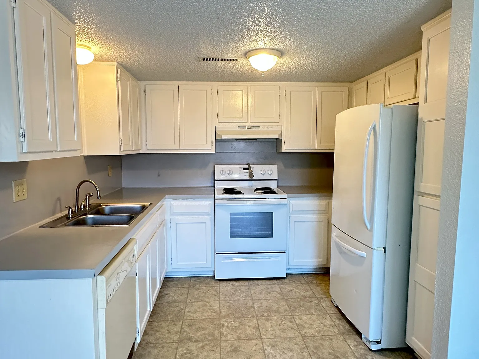 3 bed, 1177 sqft, $1,195 — Photo 4