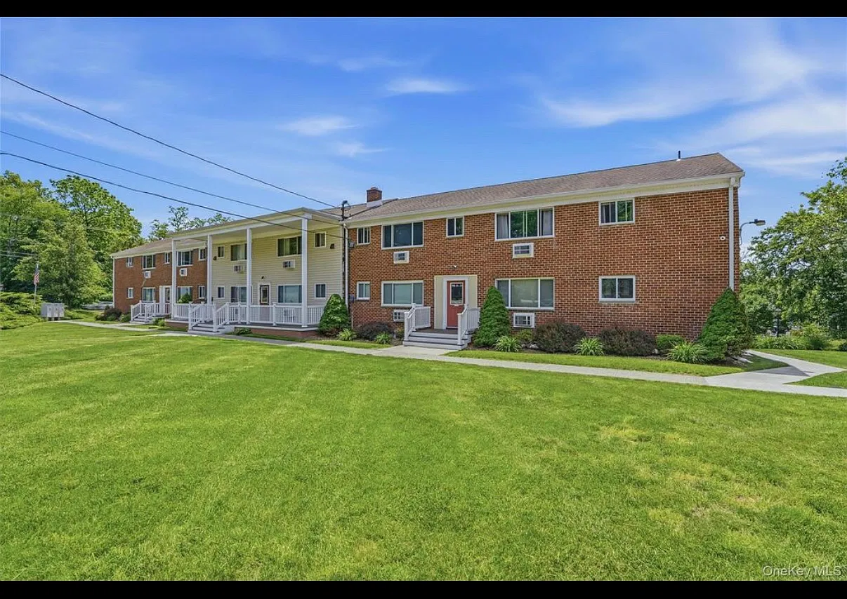 2 bed, 1.5 bath, 960 sqft, $2,500 — Photo 1