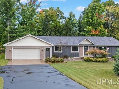 N2985 Fumee Lake Dr, Iron Mountain, MI, 49801