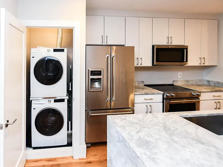 913 Quincy St NE #3 — Photo 11