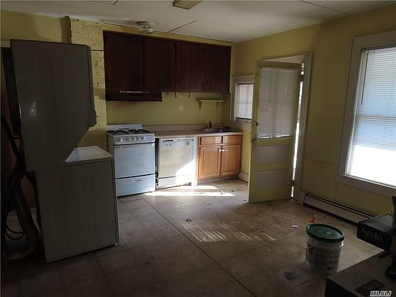 4th image of 26 Rollstone Ave #1B