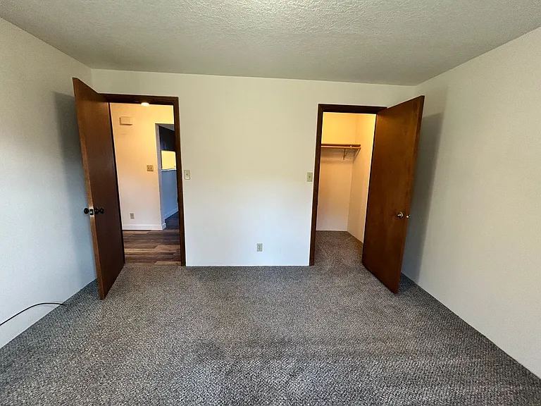 836 E Washington St — Photo 9