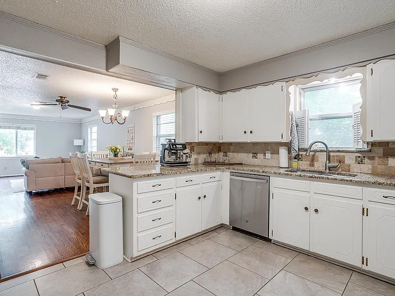3217 Lubbock Ave #B — Photo 19