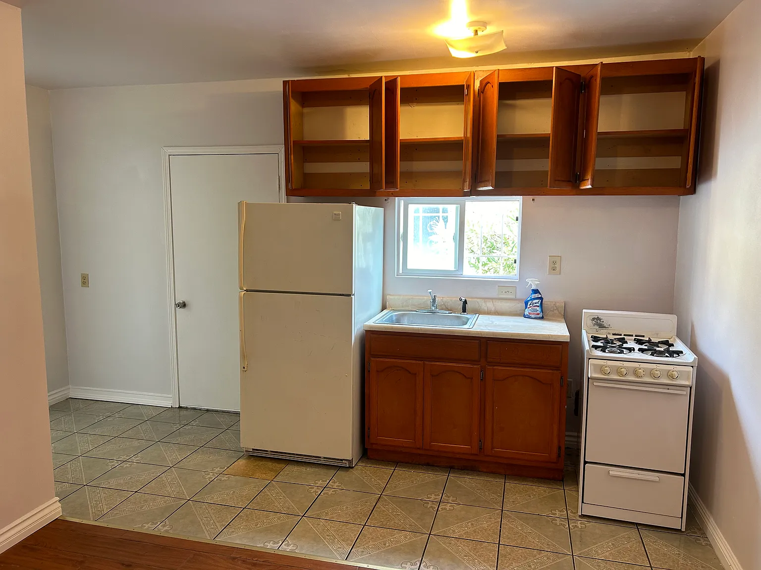 2721 W 82nd Pl — Photo 2