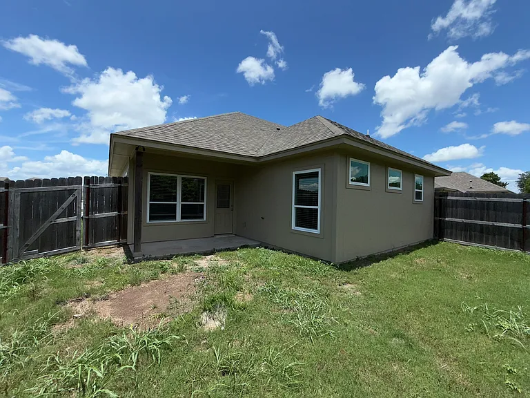 3230 Fenway Cir — Photo 16