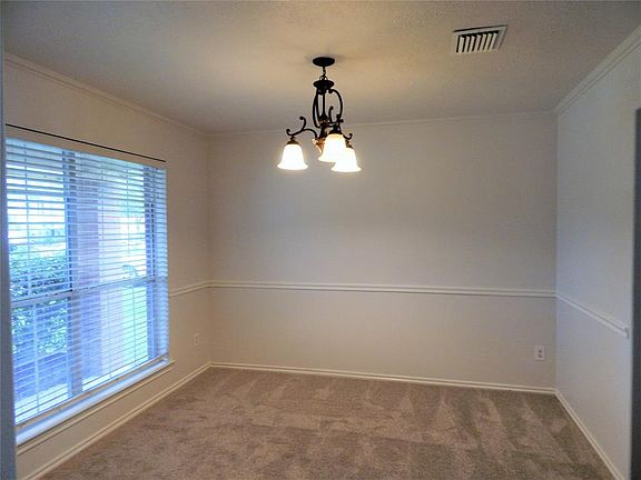 5th image of 5112 Blanco Dr