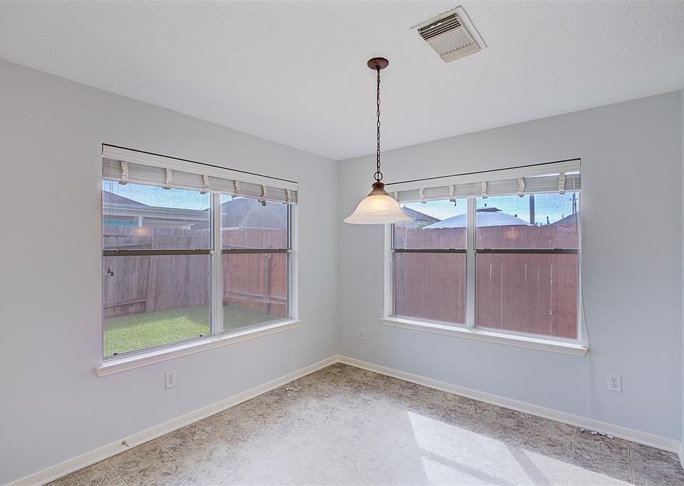 1st image of 2514 Comal Dr