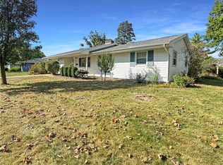 711 Kenton Dr, Charleston, IL 61920
