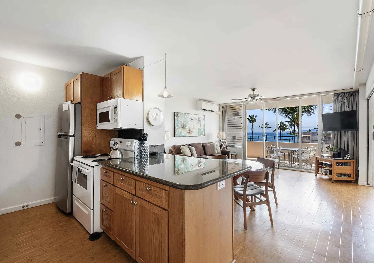 Island Sands 500, Steps from the Beach with Ocean Views and Spacious — Photo 1