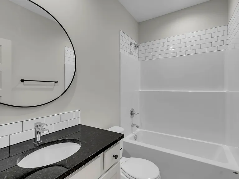1811 E Liam Ct — Photo 2