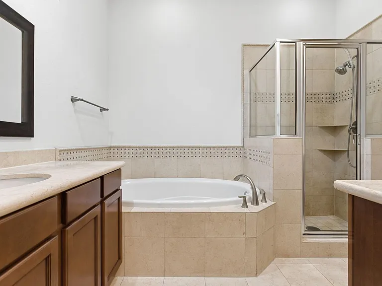 1303 Sherwood Point Ln — Photo 33