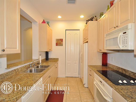 2nd image of 4437 Arabian Way #6-4