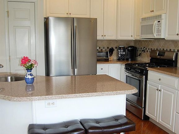 4th image of 329 Rockmeade Dr