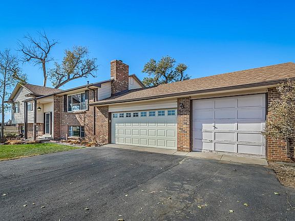 3rd image of 15621 Duquesne Cir