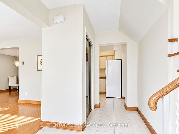 3rd image of 25 Edenborough Dr