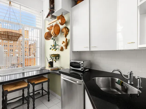 31 East 72nd Street image 11 of 12