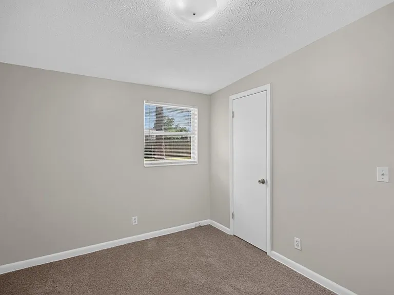 87 Saratoga Cir S — Photo 29