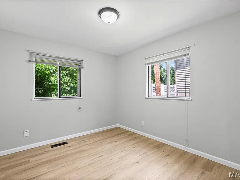404 Spring Meadows Dr — Photo 27