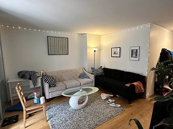 4th image of 279 E 44th St APT 14A