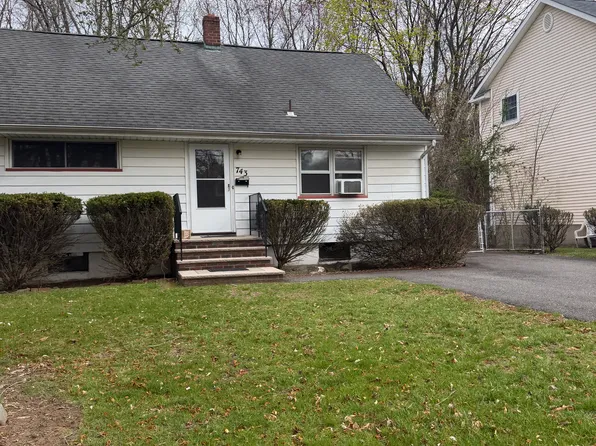 743 Newcomb Rd #1, Ridgewood, NJ 07450