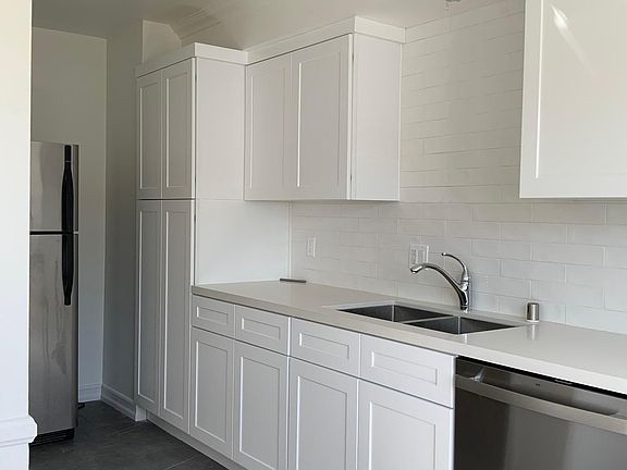 5th image of 7323 Willoughby Ave APT 6
