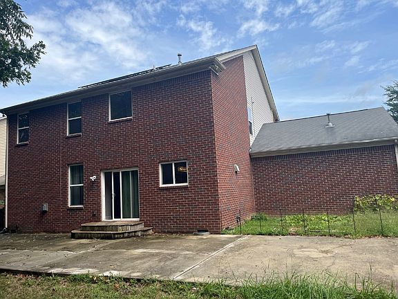 4th image of 226 Sterling Woods Dr
