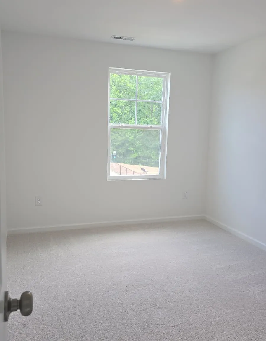 3 bed, 2.5 bath, 1600 sqft, $1,800 — Photo 4