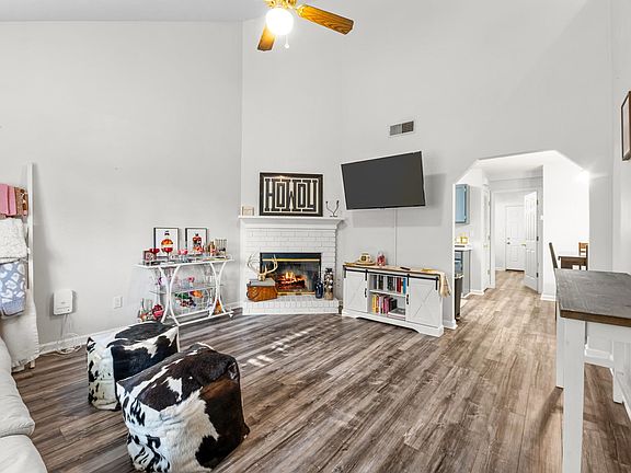 5th image of 444 Richview Park Cir E
