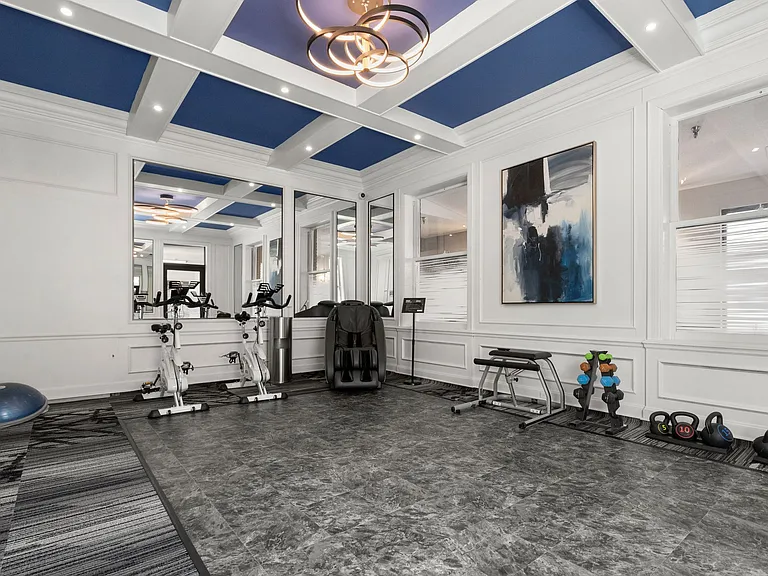 Lux Apartments — Photo 30