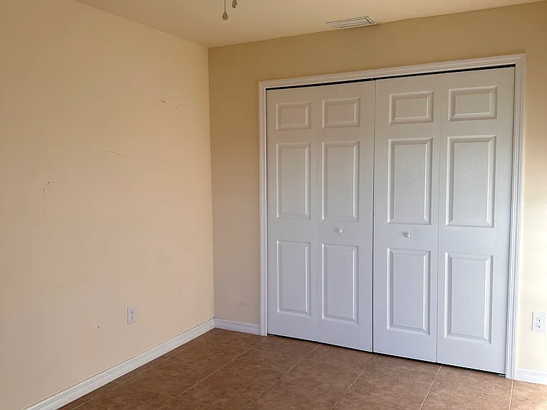 4427 SW 9th Ave — Photo 4