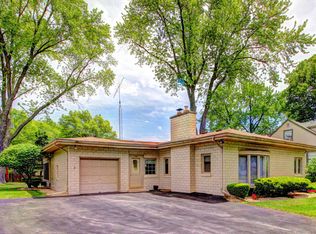 136 S Westlawn Ave, Aurora, IL 60506