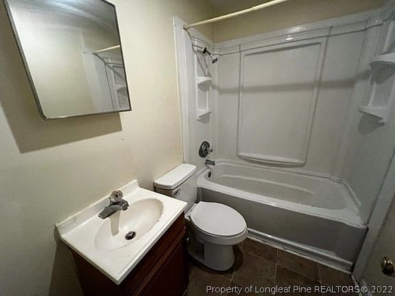 4th image of 820 Varsity Dr #B