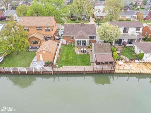 23310 Clairwood St, Saint Clair Shores, MI 48080