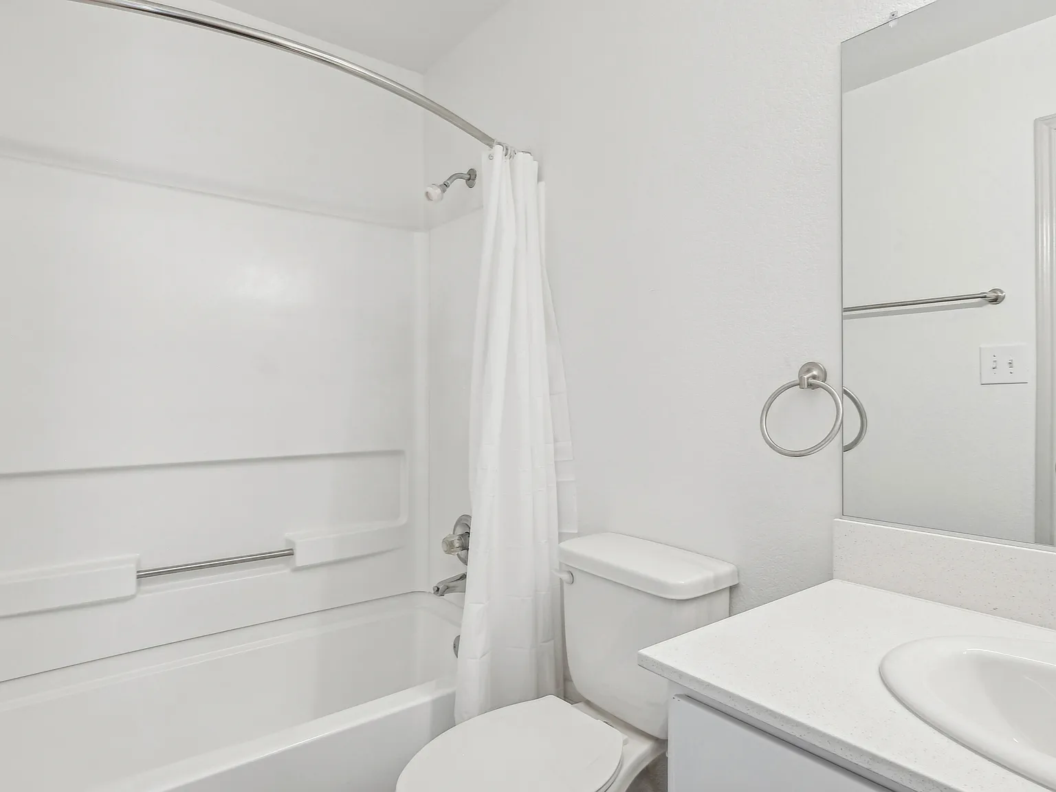 The Meridian Apartments — Photo 4