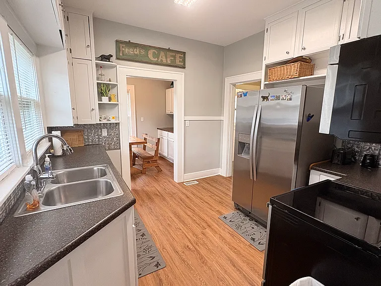 203 E 20th St — Photo 5